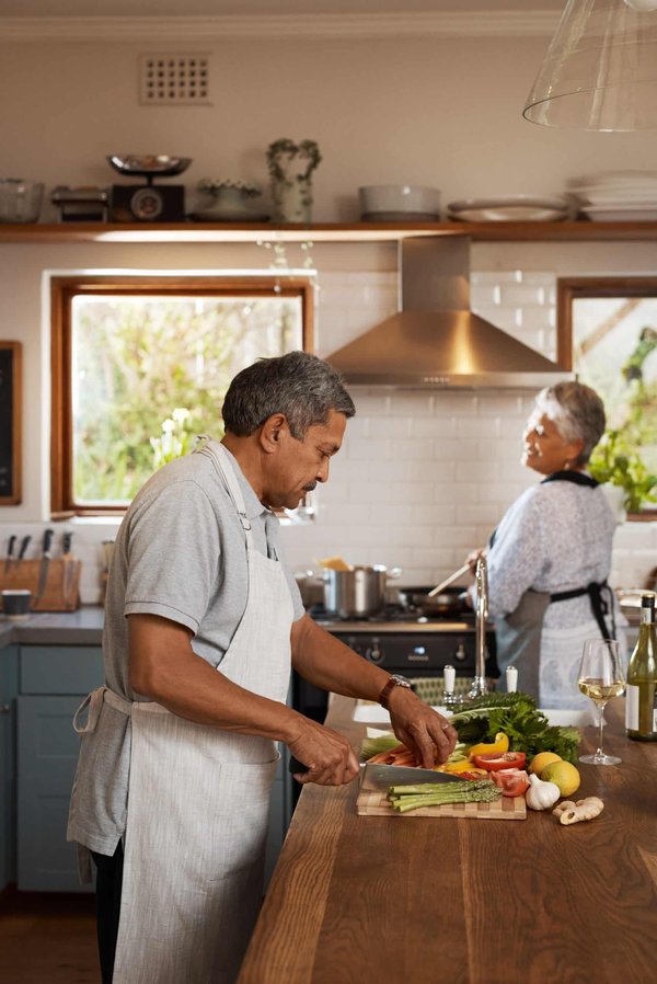 Comment marier un sac bandoulière vintage avec une garde-robe moderne?